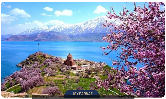 دریاجه سوان در بهار 